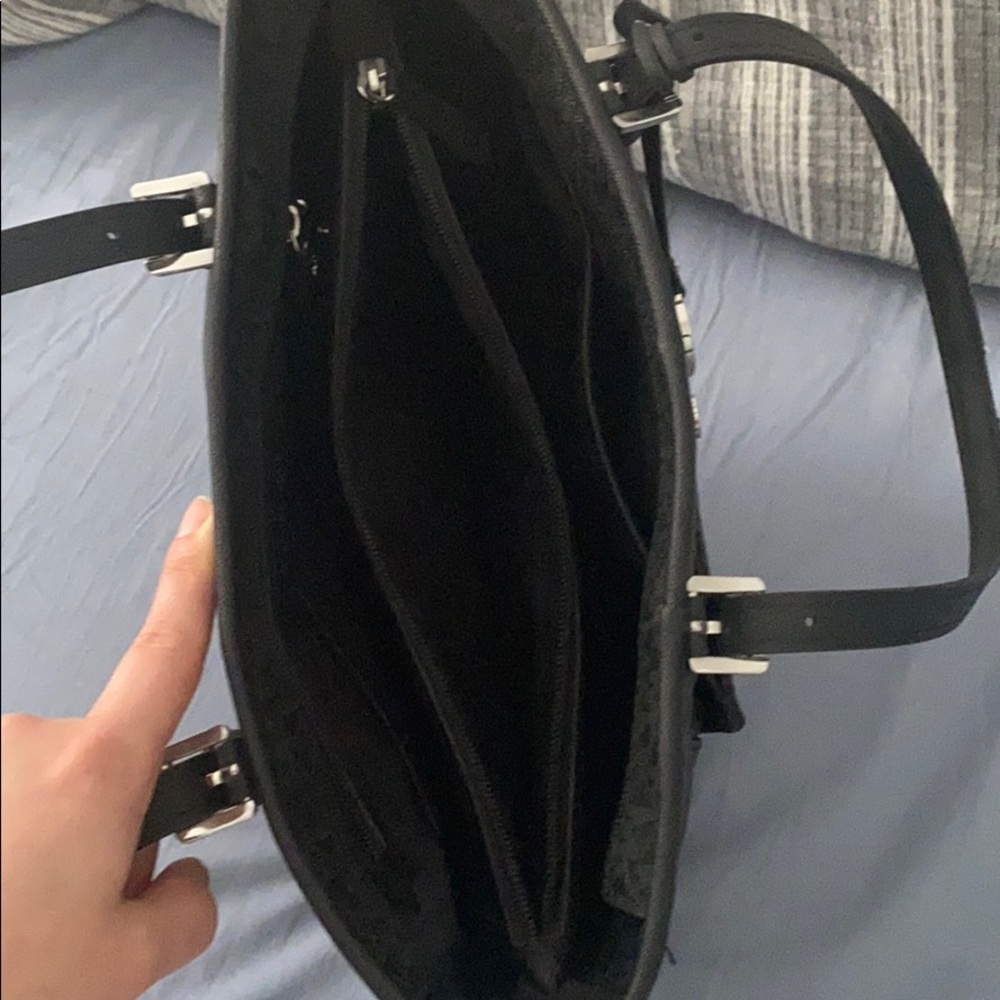 MK Purse - Picture 5 of 5